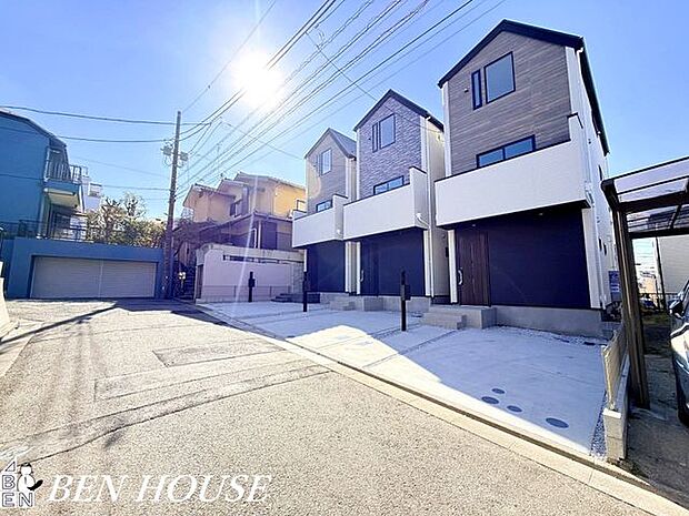 駐車場・お車ご利用の際に嬉しいカースペース付き。お掃除もしやすくいつでもキレイに利用できます！