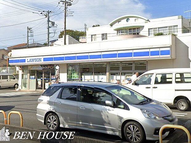 ローソン川崎梶ケ谷五丁目店 徒歩7分。時間がない時にさっと寄れて便利なコンビニ。 520m