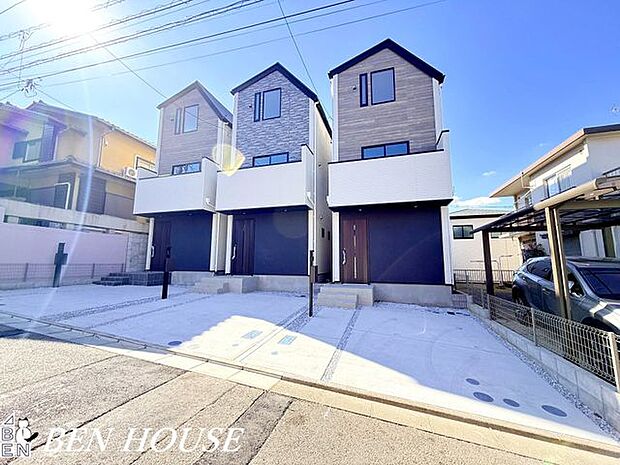 外観・周辺には緑が広がり、季節の移ろいを家族で感じられる穏やかな住環境です。毎日の暮らしに自然のやさしさが寄り添います。