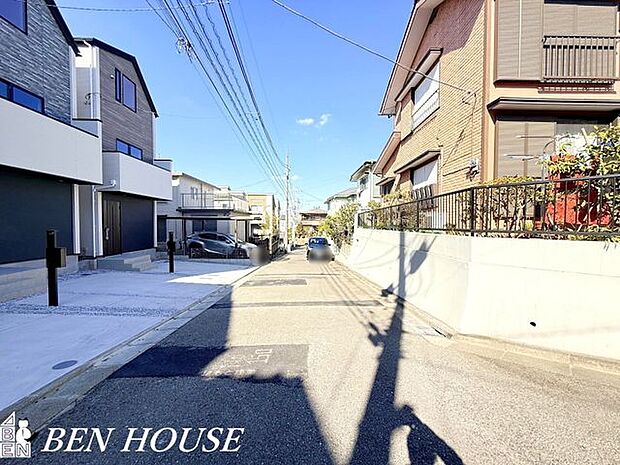 外観・車通りが少なく、落ち着いた住宅街に位置しています。外観のやさしい印象が、この街の空気によく馴染みます。