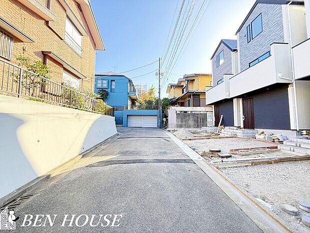 外観・車通りが少なく、落ち着いた住宅街に位置しています。外観のやさしい印象が、この街の空気によく馴染みます。