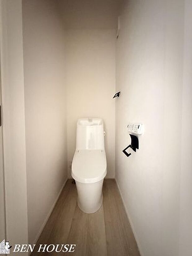 トイレ・いつまでも清潔な空間でいたいトイレは汚れを拭き取りすい空間になっています。洗浄便座でいつでも清潔に利用いただけます。