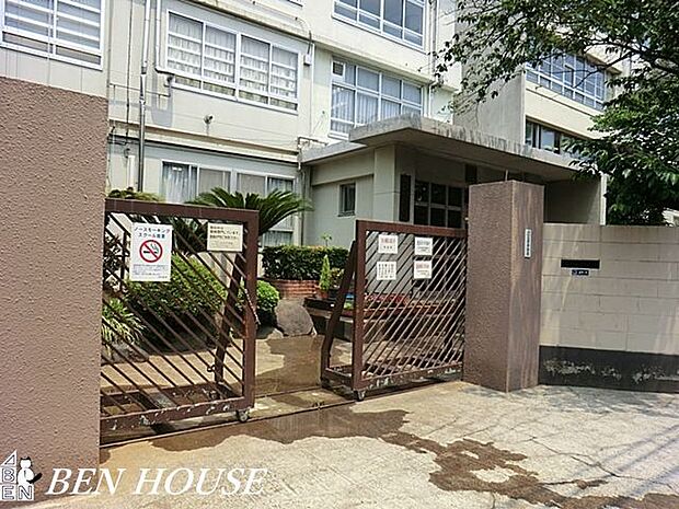 川崎市立住吉中学校 徒歩11分。部活動が盛んで活気溢れた中学校です。 850m