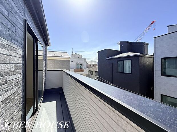 眺望・視界が広く日差しをたっぷり取り込み、開放感とプライバシーを両立した快適な暮らしを実現します。