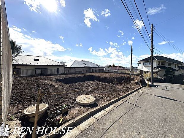 外観・戸建てならプライベート空間も広々。駐車場も自由に使えて、家族みんながのびのび過ごせます♪