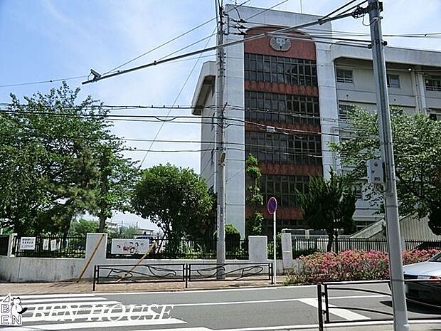 川崎市立塚越中学校 徒歩12分。部活動帰りの帰宅も安心の距離です！ 930m