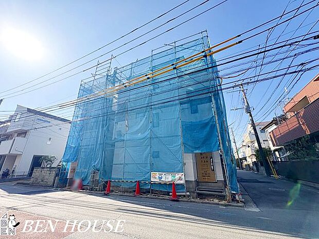 ビルドインガレージ・併設ガレージがあることで車の出し入れがスムーズ。雨の日も快適で、荷物の積み下ろしや週末のメンテナンスが楽に行えます。