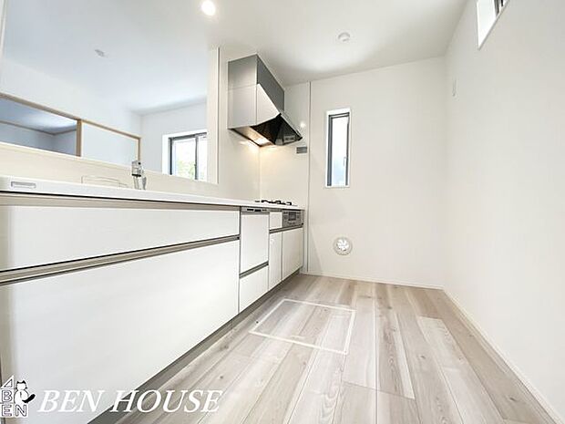 キッチン(同仕様参考写真)・広々としたキッチンは効率よくお料理が出来ます。家族でお料理も楽しめそうです。