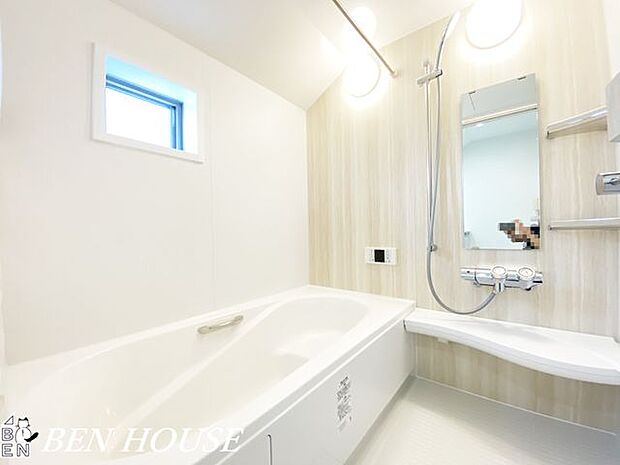 浴室(同仕様参考写真) ・広々バスルームでリラックスタイムを楽しめます。オートバスでお好きな時間に温かいお風呂に入れます。