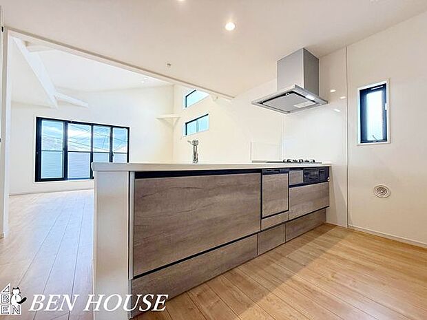 キッチン・料理のしやすさにこだわったキッチン。シンクやコンロの配置にも配慮し、家事の動線がスムーズです。