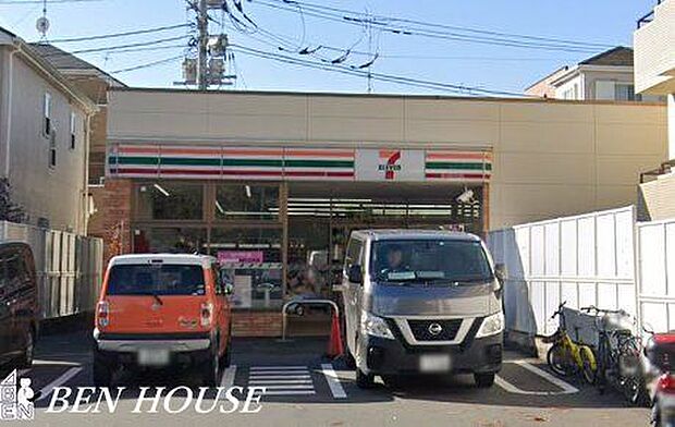 セブンイレブン横浜下末吉4丁目店 徒歩9分。時間がない時にさっと寄れて便利なコンビニ。 650m