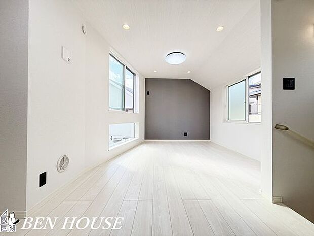 リビング・採光の良いLDKで晴れた日は室内も明るいです。風通しも良いので換気もこまめにでき一年中快適に生活ができます！