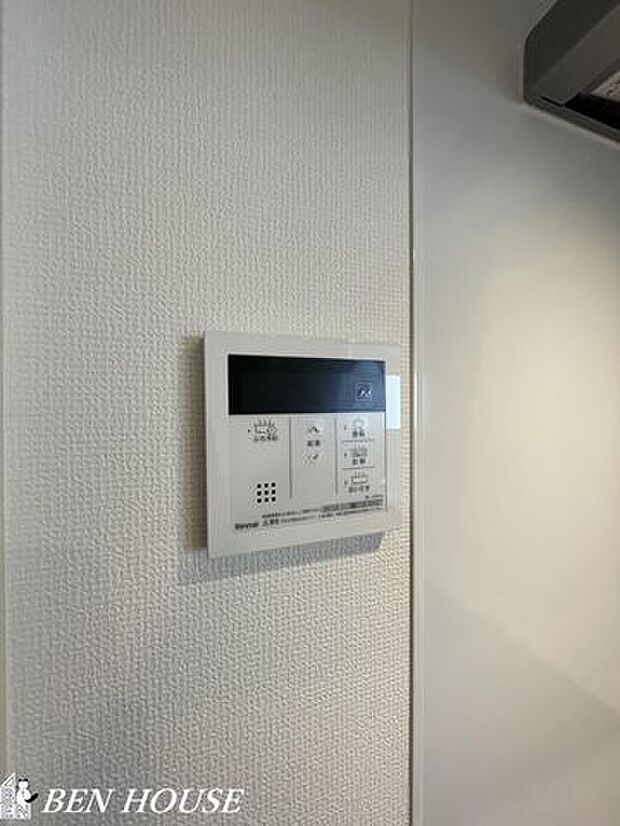 オートバス(同仕様参考写真)・追い焚き機能付きのオートバス。ご家族それぞれの生活リズムに合わせて、いつでも温かいお風呂に入れます。