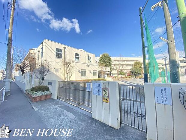 横浜市立鶴見中学校 徒歩18分。部活動帰りの帰宅も安心の距離です！ 1380m