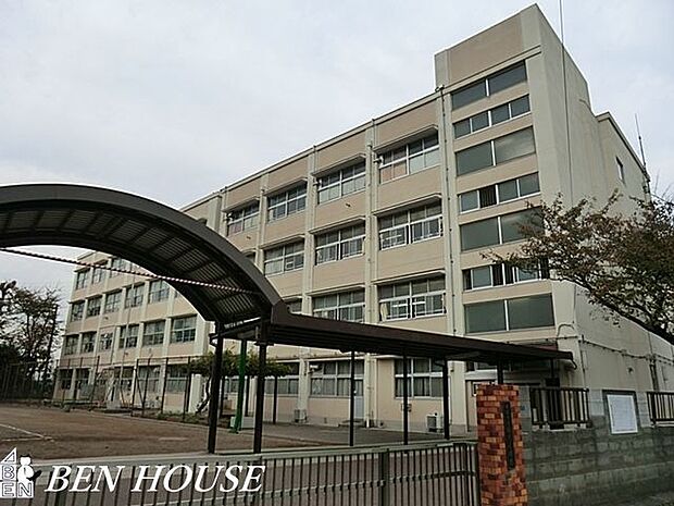 横浜市立豊岡小学校 徒歩6分。教育施設が近くに整った、子育て世帯も安心の住環境です。 470m