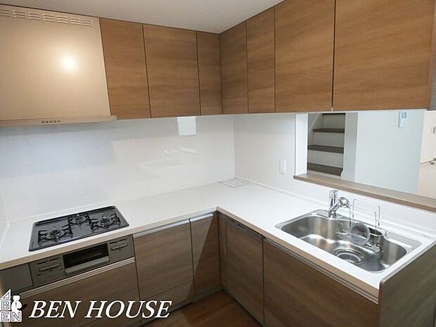 キッチン(同仕様参考写真)・広々としたキッチンは効率よくお料理が出来ます。家族でお料理も楽しめそうです。