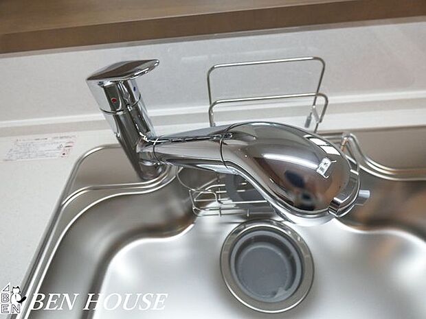 キッチン水栓(同仕様参考写真)・浄水器付の水栓は、家事やお料理に浄化されたお水を使用する事が出来ます。
