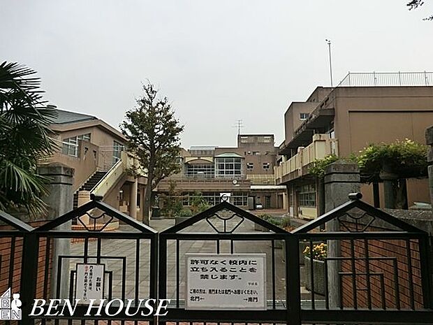 横浜市立大岡小学校 徒歩6分。教育施設が近くに整った、子育て世帯も安心の住環境です。 420m
