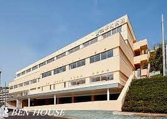 平和病院 徒歩6分。万が一際に必要になる病院。近所にあることで安心につながります。 410m