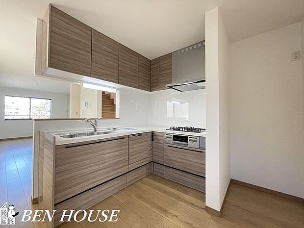 キッチン(同仕様参考写真)・広々としたキッチンは効率よくお料理が出来ます。家族でお料理も楽しめそうです。