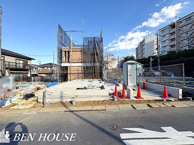 駐車場・お車ご利用の際に嬉しいカースペース付き。お掃除もしやすくいつでもキレイに利用できます！