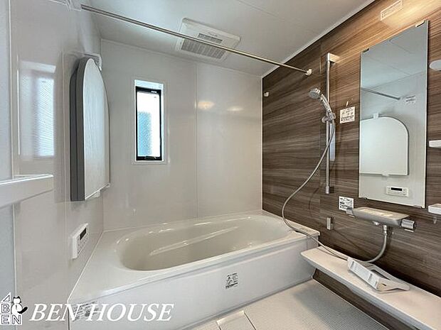 浴室(同仕様参考写真) ・広々バスルームでリラックスタイムを楽しめます。オートバスでお好きな時間に温かいお風呂に入れます。