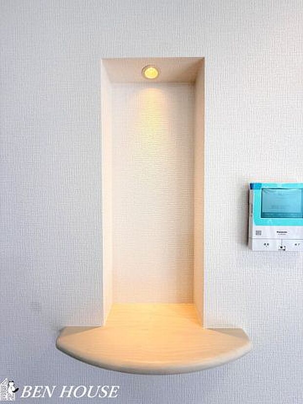 リビング・リビングにはカウンターを設け、ちょっとした飾り棚として等々用途様々ですね