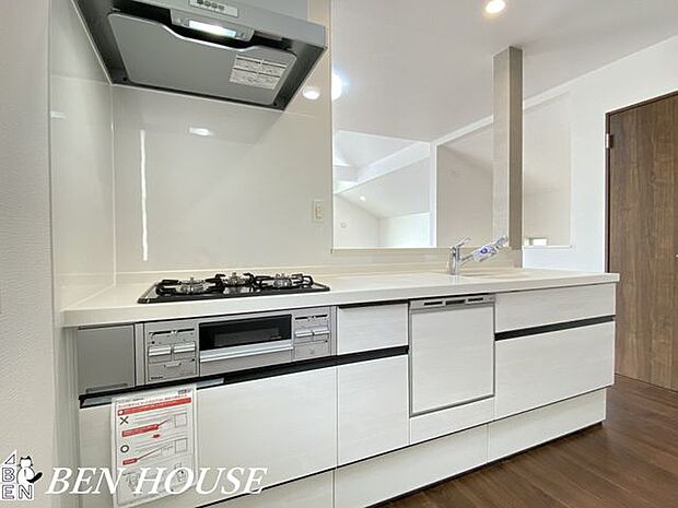 キッチン（同仕様参考写真）・広々としたキッチンは効率よくお料理が出来ます。家族でお料理も楽しめそうです。