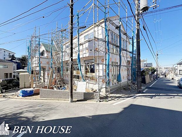 外観・明るさや風通しに配慮し、家族が快適に過ごせる居心地の良さと、訪れる人にも上質な印象を与える空間を演出します。