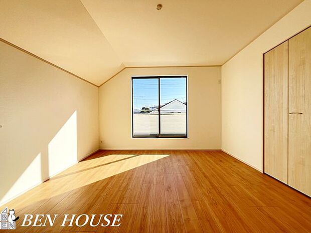 寝室・寝室は採光に配慮し、読書やリラックスタイムにもぴったりの落ち着いたプライベート空間です。