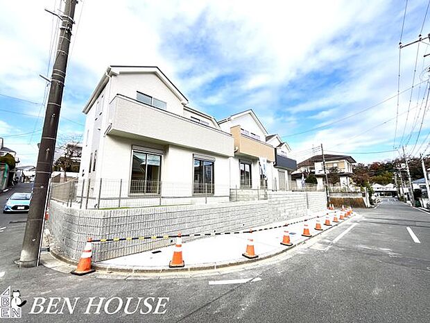 外観・子どもと歩きやすい静かな住宅街にあり、家族の時間を大切にできる環境です。外観もその雰囲気に自然に溶け込みます。