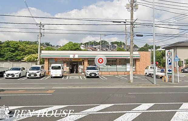 セブンイレブン横浜上中里町店 徒歩5分。お出かけ前やお帰りの立ち寄りにも便利なコンビニ。 370m