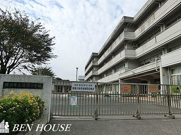 横浜市立滝頭小学校 徒歩6分。教育施設が近くに整った、子育て世帯も安心の住環境です。 440m