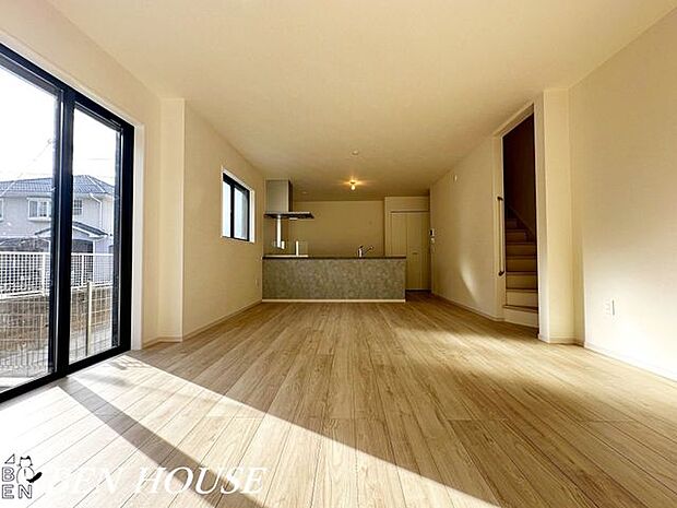 リビング・ソファやテーブルを自由に配置できる広さ。家族のスタイルに合わせた暮らしを実現しやすいです。