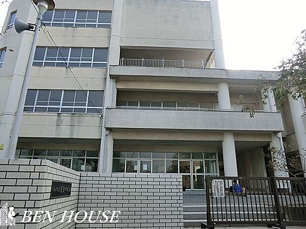 横浜市立飯島中学校 徒歩13分。部活動帰りの帰宅も安心の距離です！ 980m