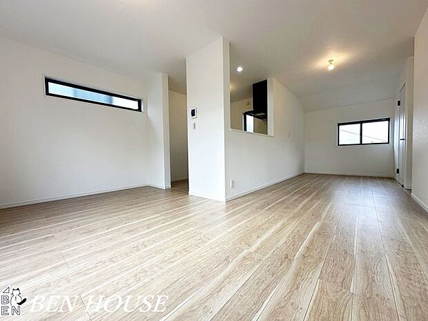 リビング・採光を考慮された明るいLDKはゆとりのある広さで、ご家族の憩いのスペースになります。