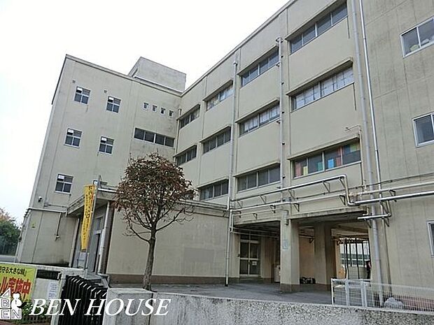 横浜市立飯島小学校 徒歩5分。教育施設が近くに整った、子育て世帯も安心の住環境です。 400m
