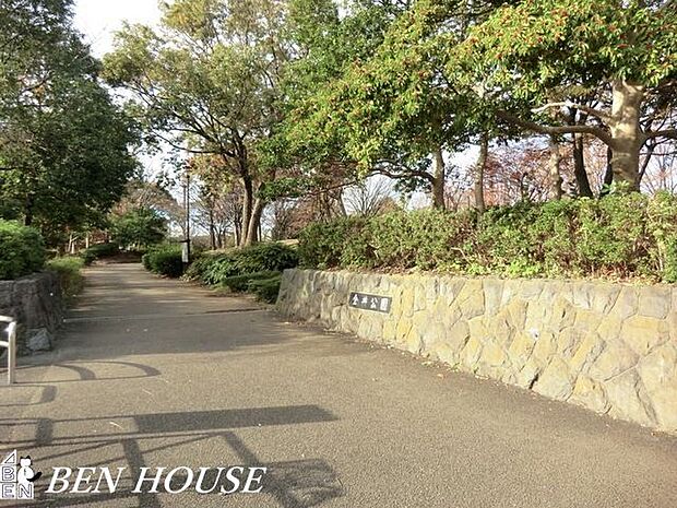 金井公園 徒歩24分。樹々に囲まれた気持ちのよい公園です。 1860m