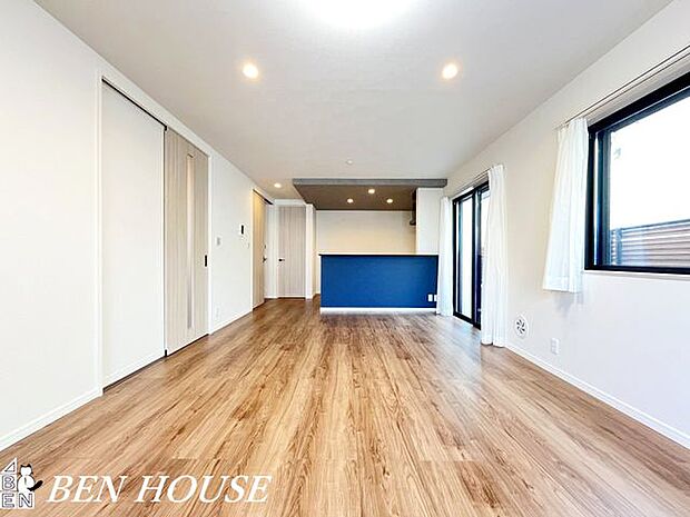 リビング・ソファやテーブルを自由に配置できる広さ。家族のスタイルに合わせた暮らしを実現しやすいです。