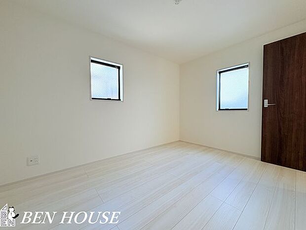 子供部屋・明るく風通しの良い空間で、子どもがのびのび過ごせる部屋。学びや遊びに合わせて自由に使えます。