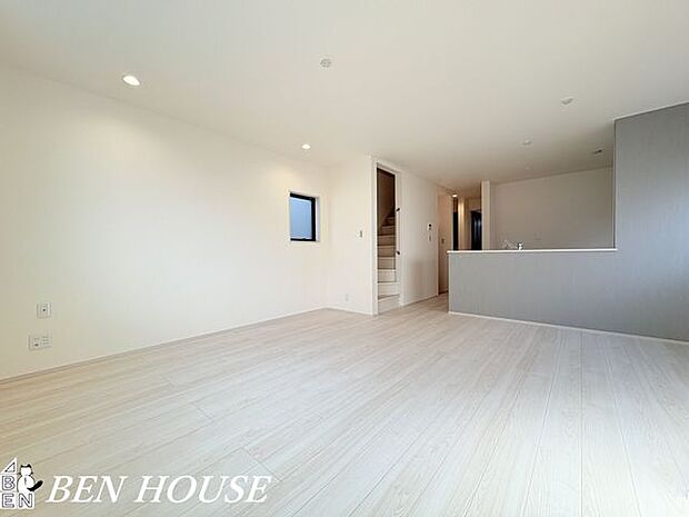 リビング・日々の会話を楽しみ、ゆったりとした時間を過ごす場所。家族の日常を彩る大切な空間です！