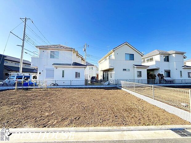 外観・住民同士の距離感が心地よいエリアで、日常の安心感が続きます。外観も街並みと上手に調和しています。