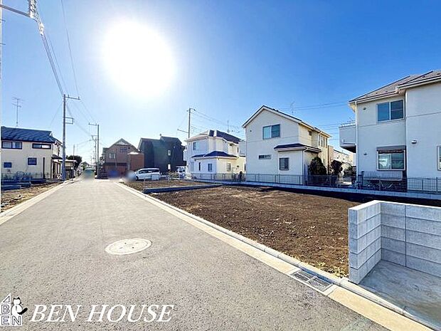 カースペース・カースペースには2台駐車可能。日常的に車を使う方や来客の多い方も出し入れしやすく安心です。