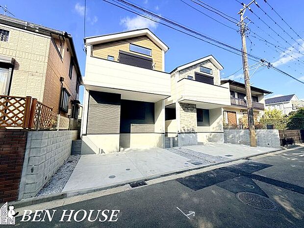 外観・子育て世帯が多く、落ち着いた雰囲気の住宅地です。外観のやわらかな印象が街の空気と自然に調和します。