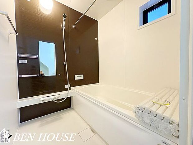 浴室・ゆっくりリラックスタイムを楽しめるバスルーム。広々としているのでお子様との入浴にもゆとりの広さがあります。