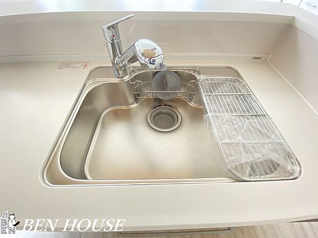 キッチン水栓(同仕様参考写真)・見た目もスッキリな浄水器内蔵水栓のキッチンです。いつでも浄水されたお水を飲むことができます！