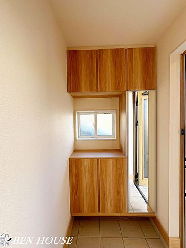 玄関・スペースに余裕のある玄関は収納も豊富。家族のお見送りやお出迎えもしやすい空間です♪