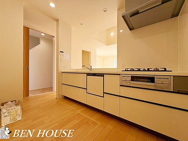 キッチン・料理のしやすさにこだわったキッチン。シンクやコンロの配置にも配慮し、家事の動線がスムーズです。