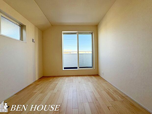 寝室・寝室は採光に配慮し、読書やリラックスタイムにもぴったりの落ち着いたプライベート空間です。