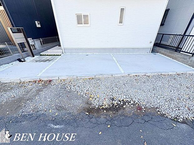 カースペース・自宅敷地内に車を停められる安心感があり、毎日の移動や買い物もスムーズに行える便利なカースペースです。